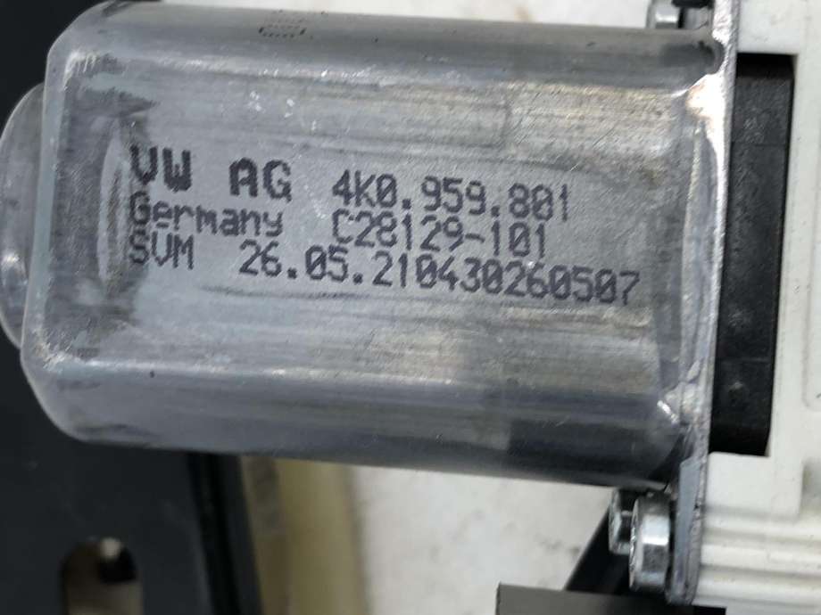 Ruteheis høyre bak til Audi e-tron 2018-->> (4KE 839 462|4K0 959 801 MOTOR|)