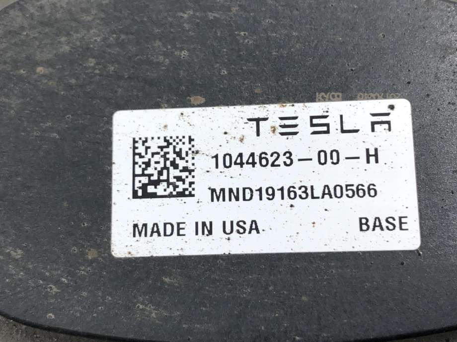 Bremsecaliper venstre bak, elektrisk til Tesla Model 3 2018-2023 (Fase 1)  (104462300H|)