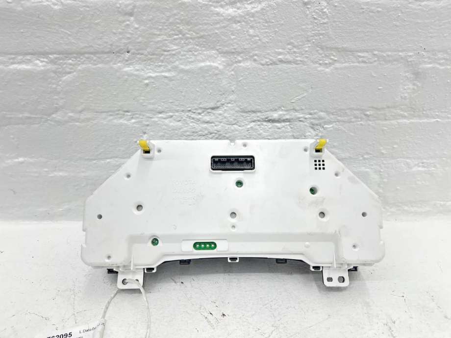 Instrumentpanel til Lexus CT 2010-2020  (8380076670|)
