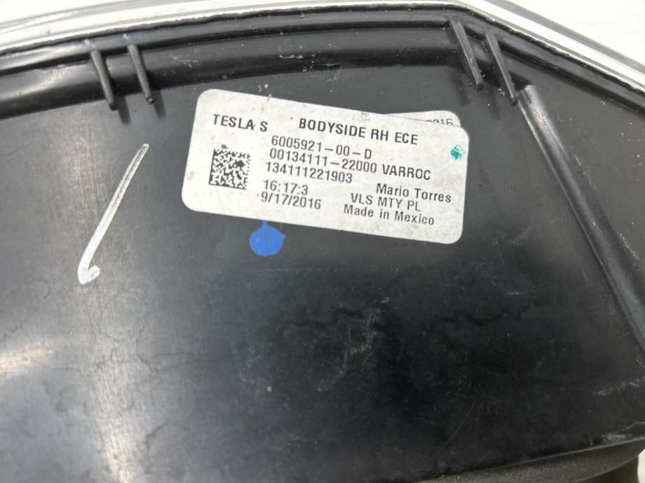 Baklykt høyre ytre til Tesla Model S 2016-2021 (Fase 2) (6005921-00-D|)