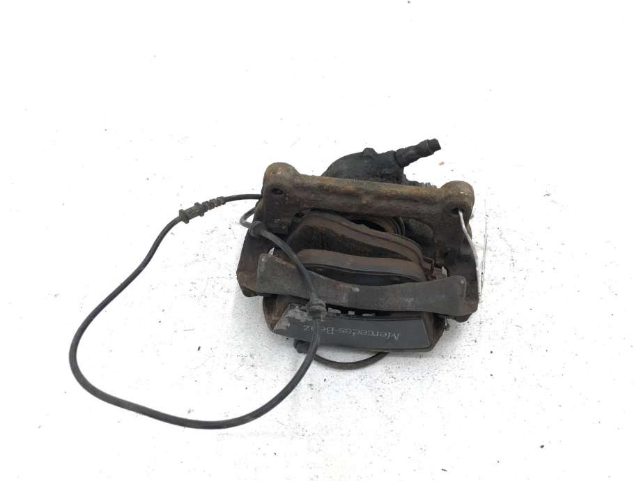 Bremsecaliper høyre foran til Mercedes GLA 2014-2020 (X156) (X156) (A 000 421 70 81|)