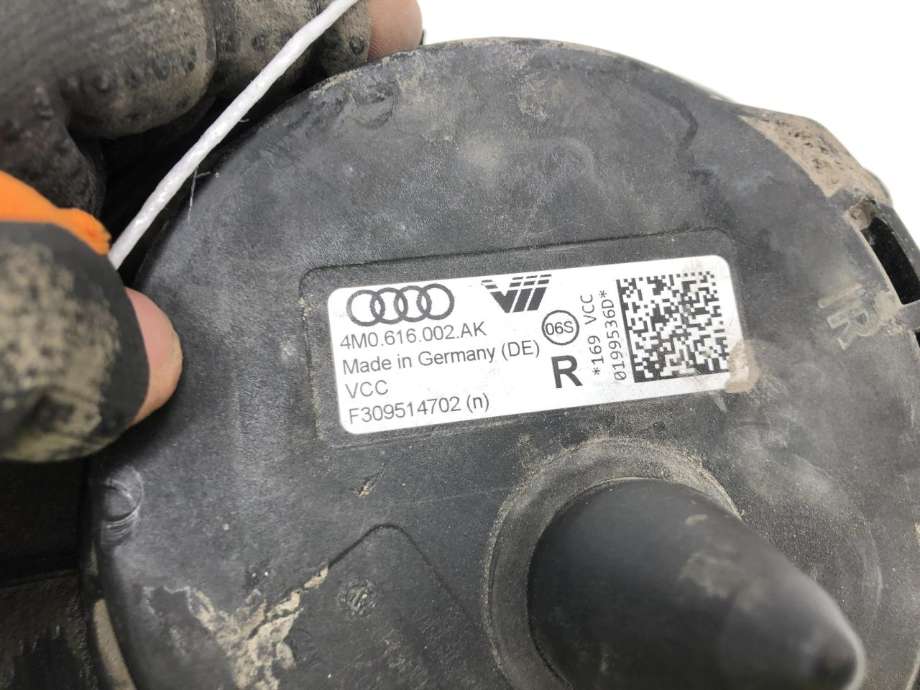 Fjær bak nivå luftpute/belg til Audi e-tron 2018-->>  (4M0 616 002 AK|)