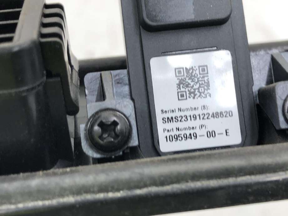 Bakluke/bakdør håndtak til Tesla Model Y 2021-2024 (Type I)  (1095949-00-E|)