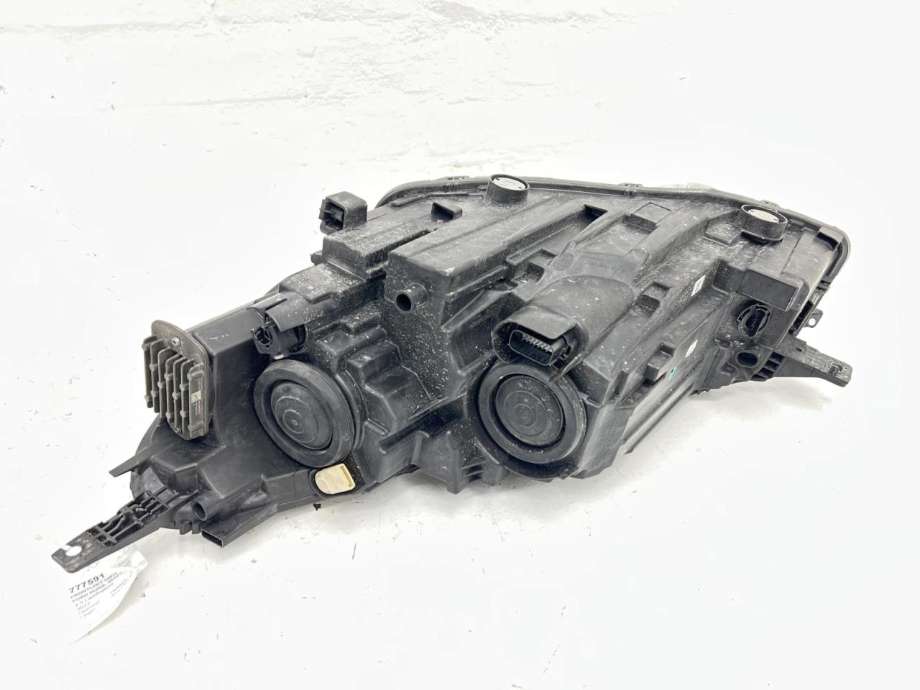 Frontlykt høyre halogen til Ford Kuga 2019-->> (Type III) (2733523|)