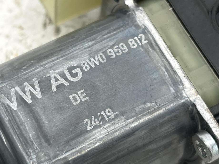 Ruteheis høyre bak til Audi A4 2015-2019 (Type V, Fase 1) (B9) (B9) (8W0 839 462 A|8W0 839 462|)