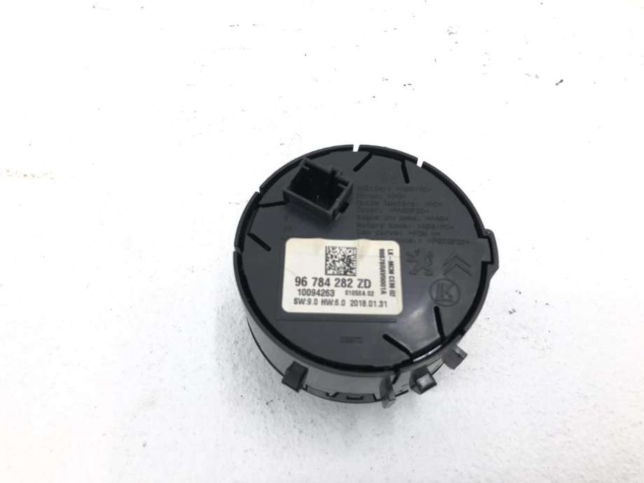 Bryter diverse til Toyota Proace 2016-->> (Type II)  (SU001A3700|)