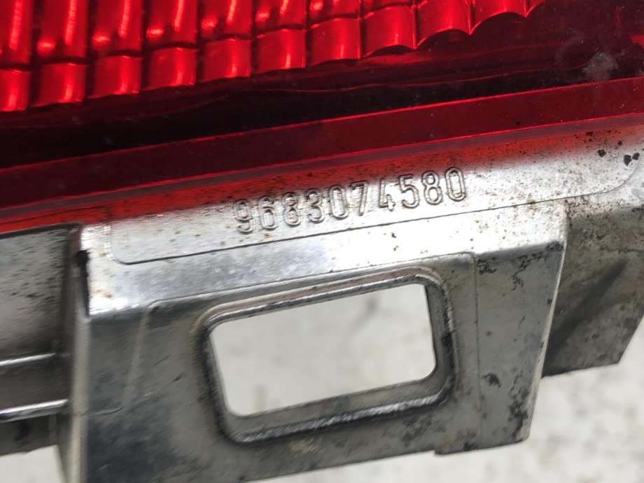 Baklykt fra støtfanger venstre til Peugeot 2008 2013-2019 (Type I)  (6351 GH|)