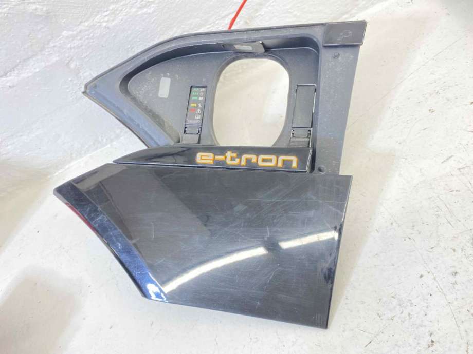 Batterilader inntak/luke til Audi e-tron 2018-->>  (4KL 971 093 S|)
