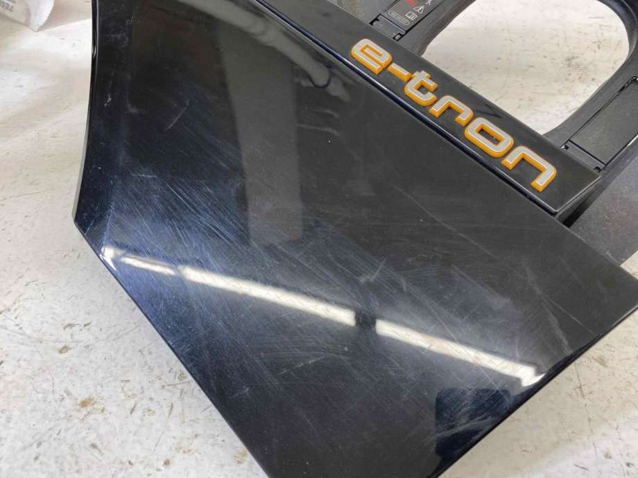 Batterilader inntak/luke til Audi e-tron 2018-->>  (4KL 971 093 S|)