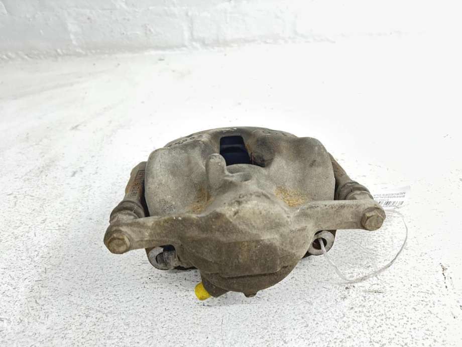 Bremsecaliper venstre foran til Mercedes CLA, 2013-2019 (C117) (C117) (A 000 421 73 81)