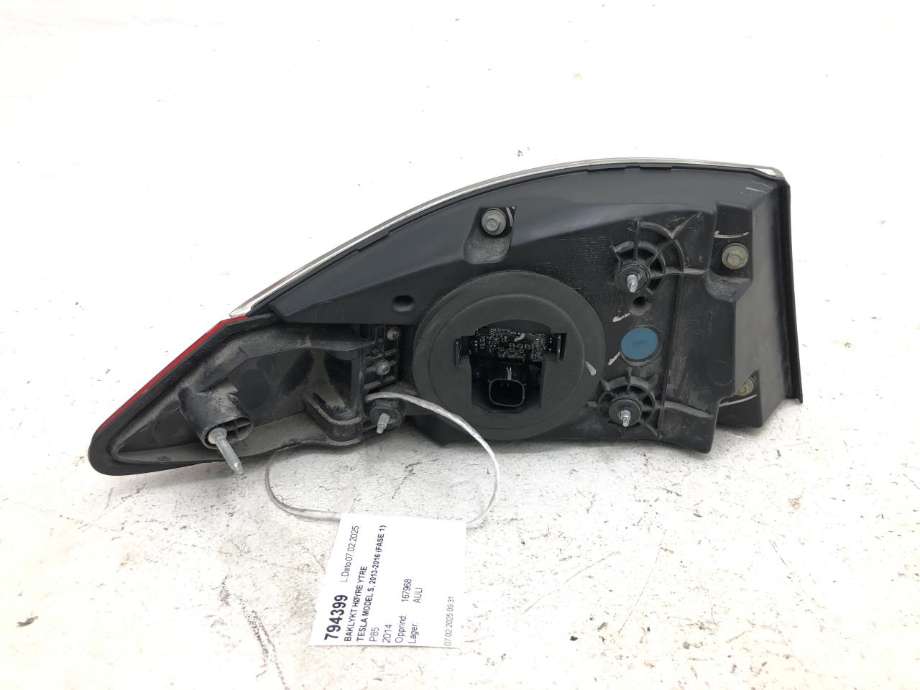 Baklykt høyre ytre til Tesla Model S 2013-2016 (Fase 1) (6005921-00-B|)