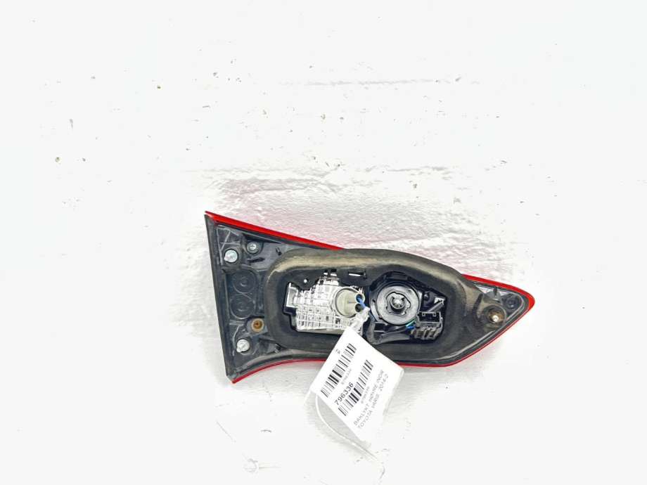 Baklykt høyre indre til Toyota Yaris 2014-2020 (Type III, Fase 2)  (815800D621|)