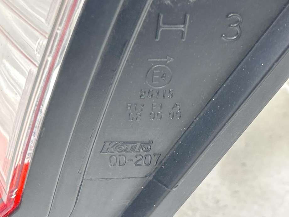 Baklykt høyre indre til Toyota Yaris 2014-2020 (Type III, Fase 2)  (815800D621|)