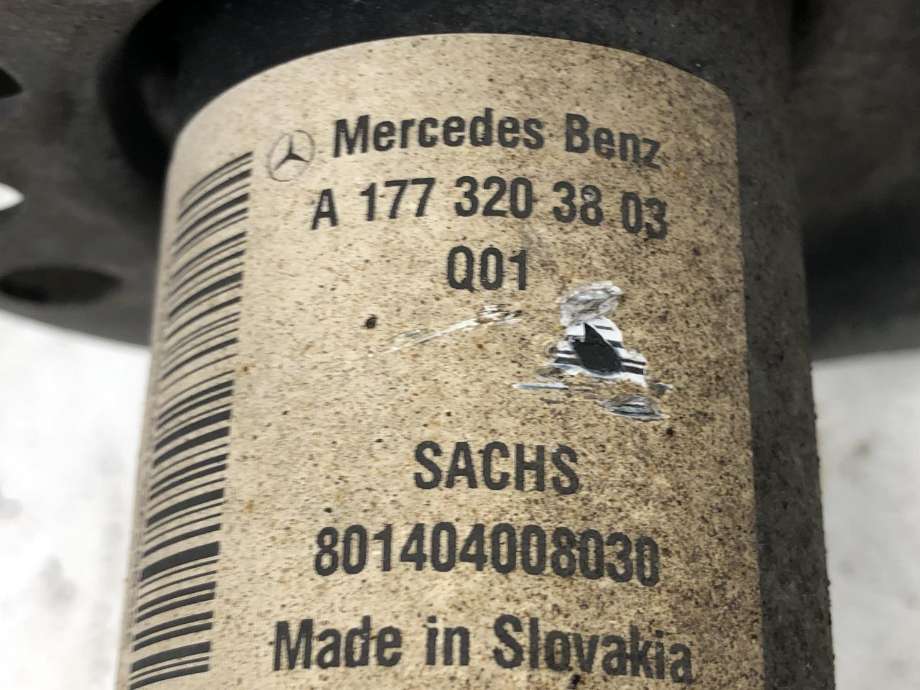 Fjærbein venstre foran til Mercedes CLA 2019-->> (C118) (C118) (A 177 323 59 00|A 177 323 57 00|A 177 321 02 00)