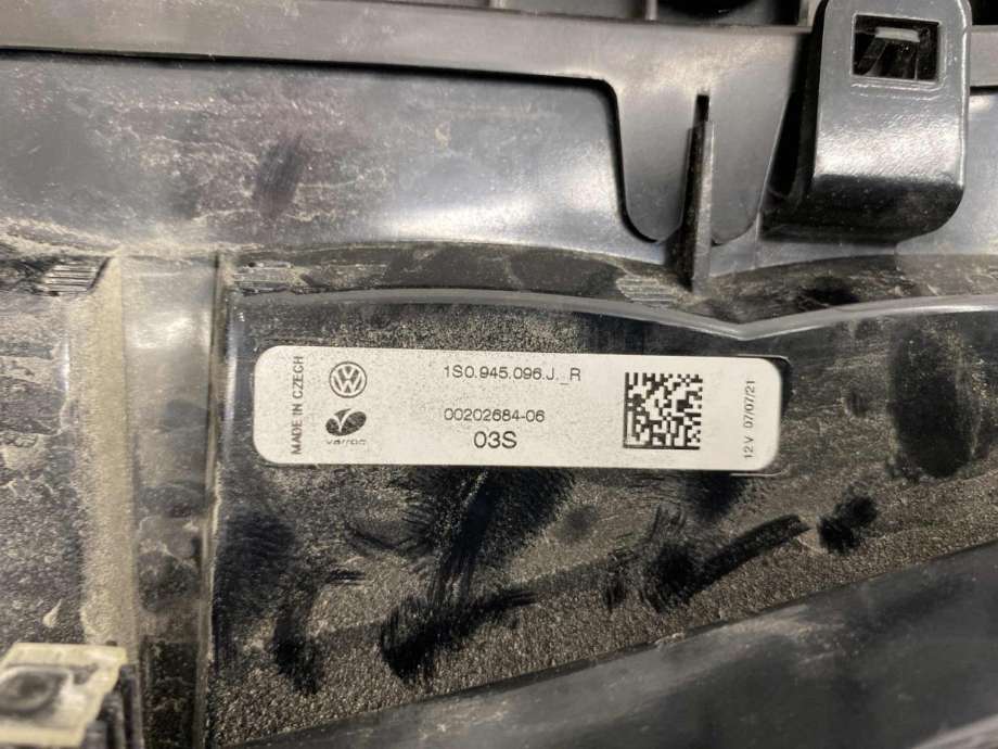 Baklykt høyre til VW E-Up 2019-->> (1S0 945 096 J|)