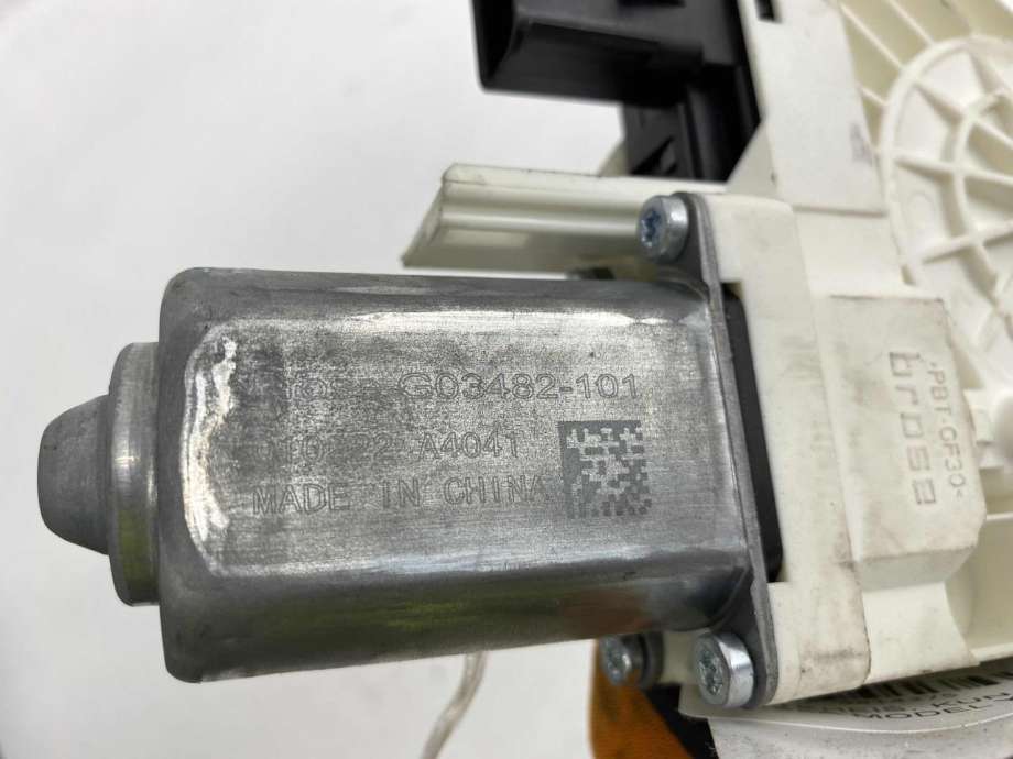 Ruteheis, kun motor, venstre foran til Tesla Model Y 2021-2024 (Type I)  (1634424-00-A|G03482 101|)