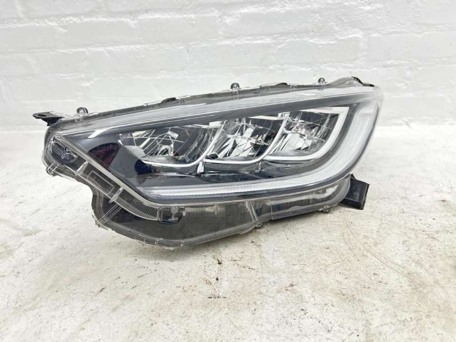Frontlykt venstre halogen til Toyota Yaris 2020-->> (Type IV) (81110K0081|)