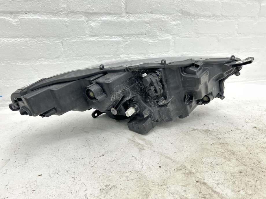 Frontlykt venstre halogen til Toyota Yaris 2020-->> (Type IV) (81110K0081|)