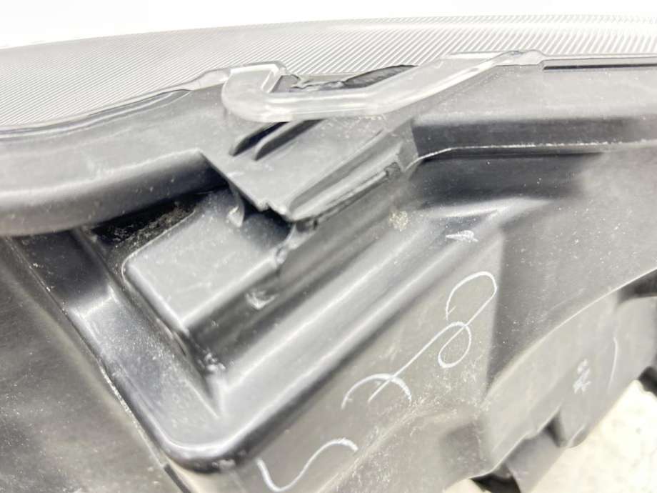 Frontlykt venstre halogen til Toyota Yaris 2020-->> (Type IV) (81110K0081|)
