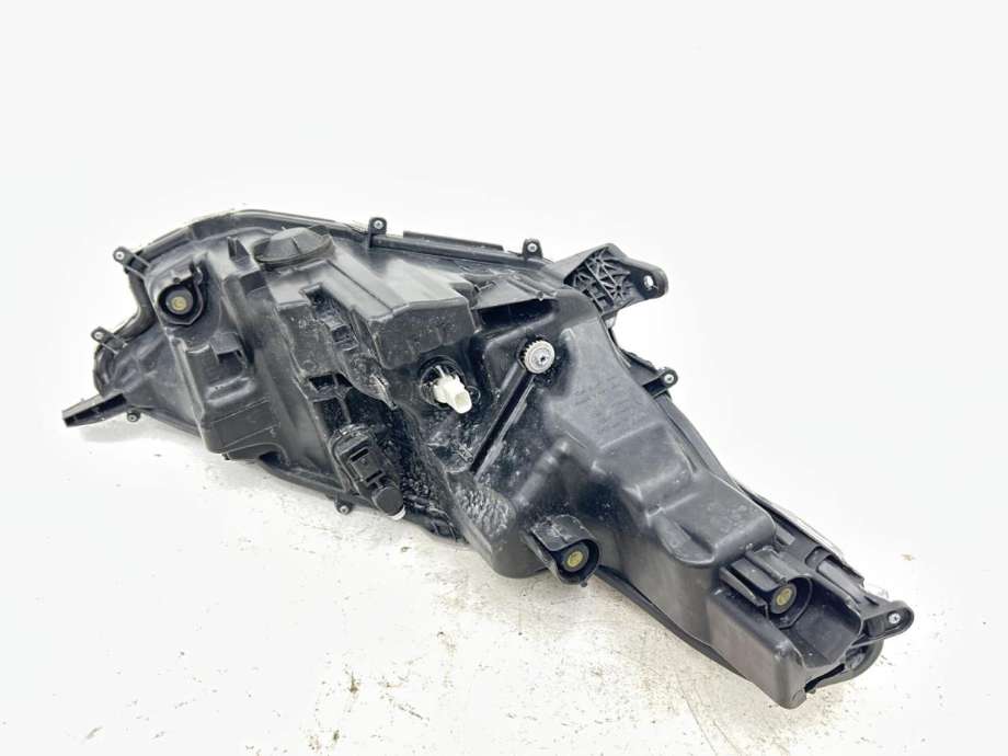 Frontlykt venstre halogen til Toyota Yaris 2020-->> (Type IV) (81110K0081|)
