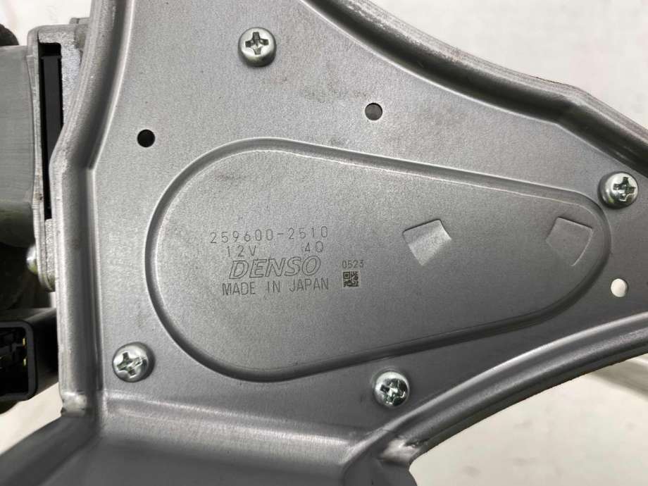 Viskermotor bakrute til Mitsubishi Space Star 2013-->> (Type II) (8253A105|)