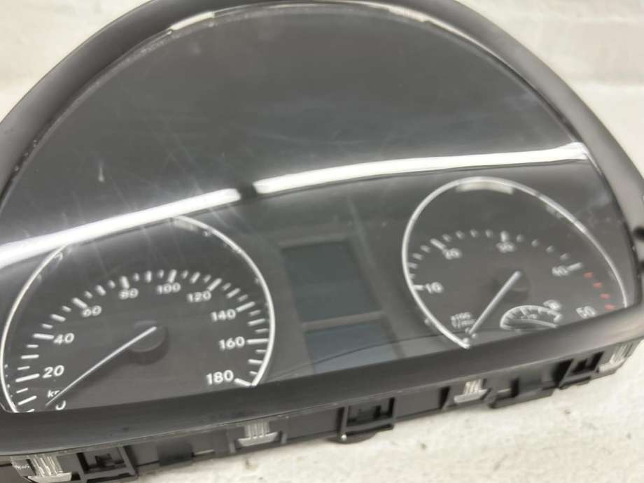 Instrumentpanel til Mercedes Sprinter 2013-2018 (Fase 2) (906) (906) (A 906 900 79 03|)
