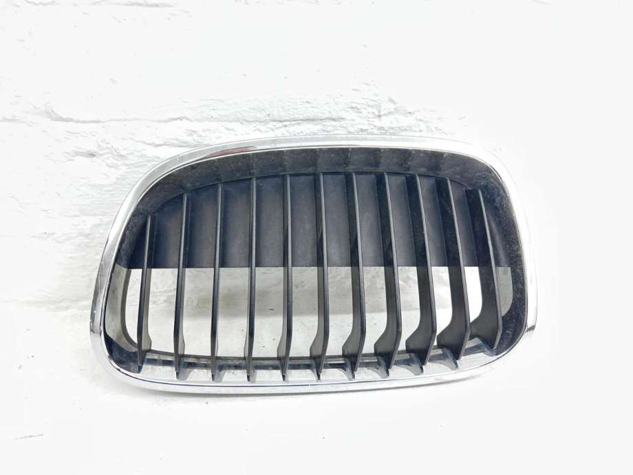 Grill høyre til BMW 1-Serie 2011-2015 (Fase 1) (F20/F21) (F20/F21) (51 13 7 324 390|)