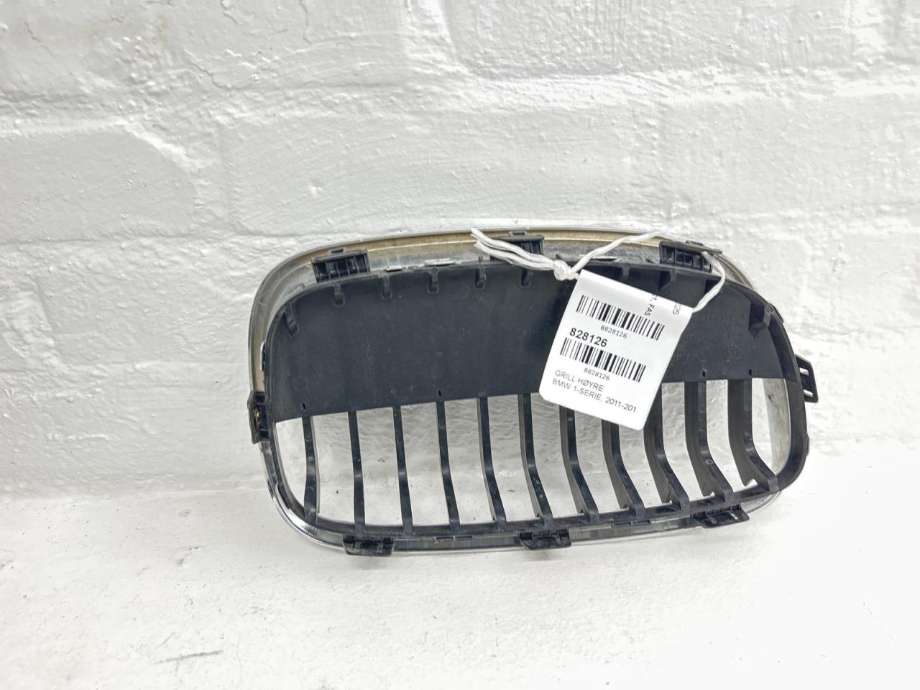 Grill høyre til BMW 1-Serie 2011-2015 (Fase 1) (F20/F21) (F20/F21) (51 13 7 324 390|)