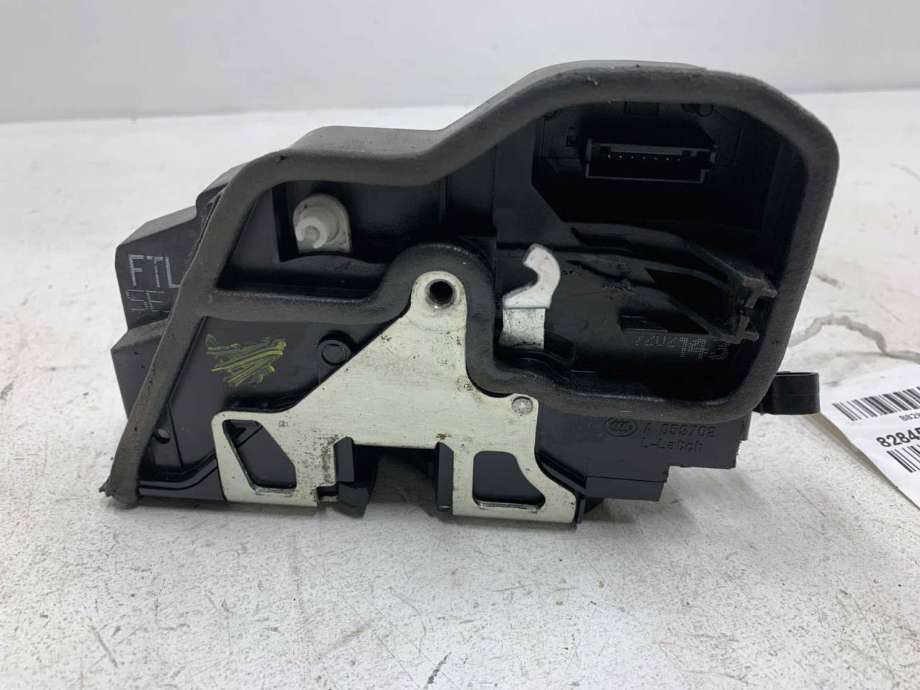 Låsekasse venstre foran til BMW X5 2007-2013 (E70) (E70) (51 21 7 202 143|)