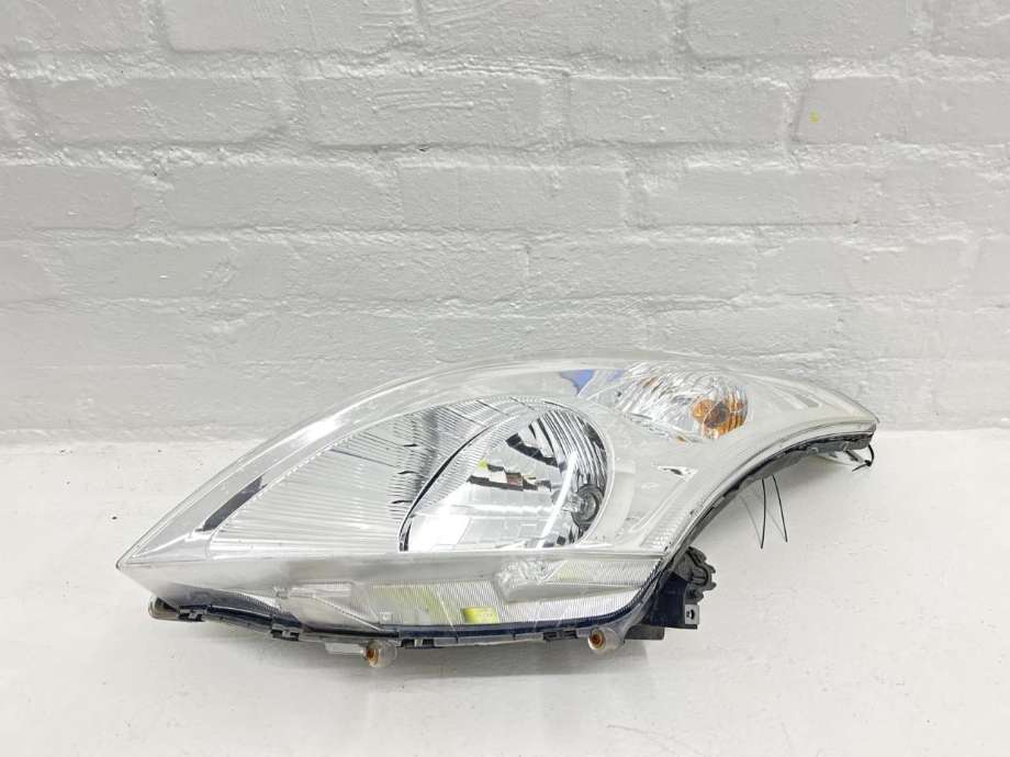 Frontlykt venstre halogen til Suzuki Swift 2011-2017 (35320-68L00-000|)