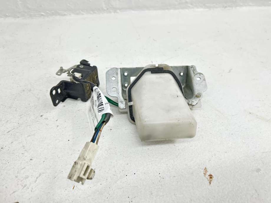 Baklukelås til Toyota Land Cruiser 150 2010-2013 (Fase 1)  (6937060020|)
