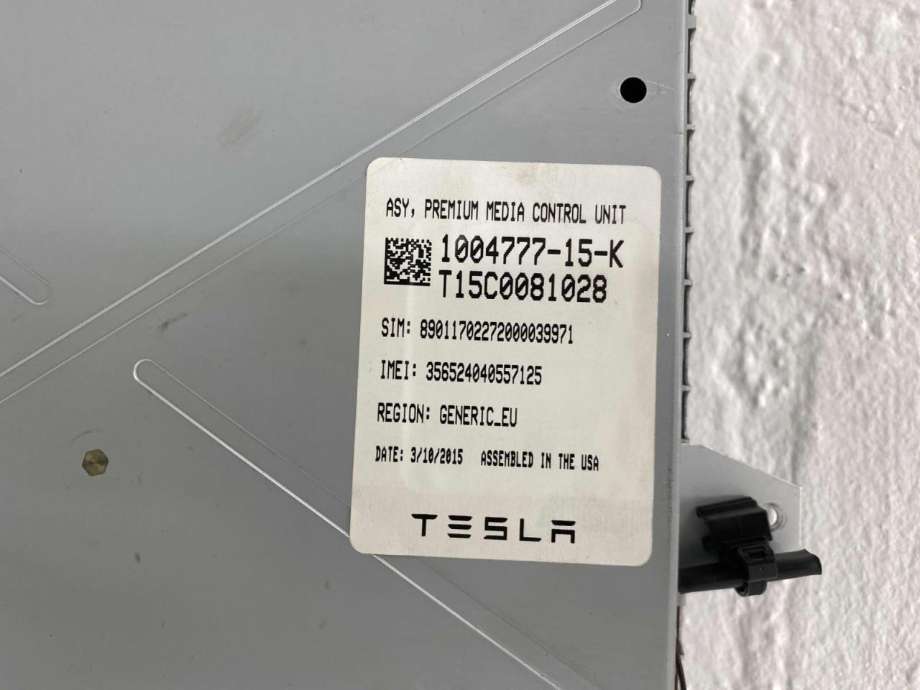 Multimedia display (MCU - Media Controller Unit) til Tesla Model S 2013-2016 (Fase 1)  (1015898-00-A|1084333-00-C|1084333-00-A)