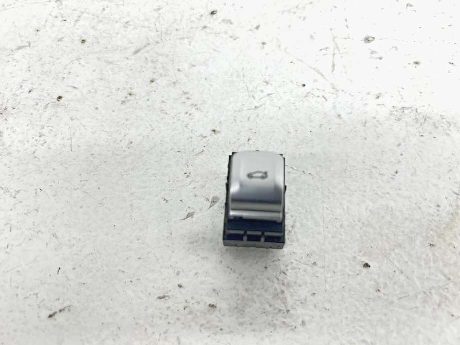 Bryter baklukeåpner til BMW XM 2023-->> (G09) (G09) (61 31 5 A25 C09|)