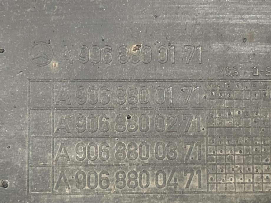 Støtfanger bak midtre del til Mercedes Sprinter 2013-2018 (Fase 2) (906) (906) (A 906 880 95 00  9B51|)