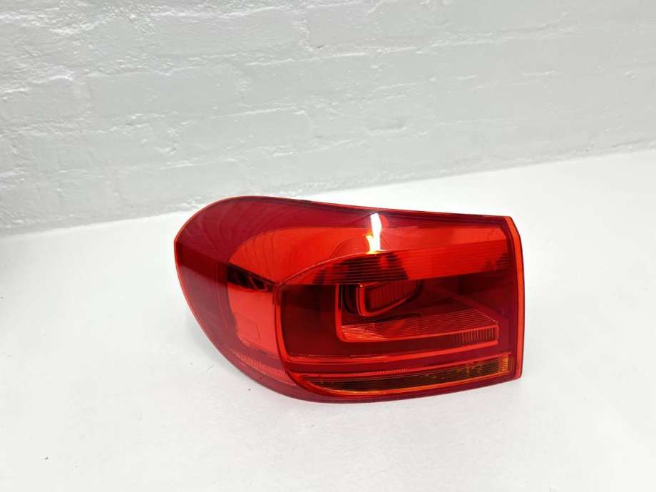 Baklykt venstre ytre til VW Tiguan 2011-2016 (Type I, Fase 2) (5N0 945 095 Q|)