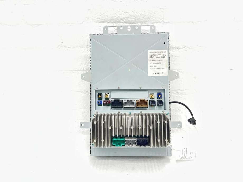 Multimedia display (MCU - Media Controller Unit) til Tesla Model S 2013-2016 (Fase 1) (1015898-00-A|1084333-00-C|1084333-00-B)
