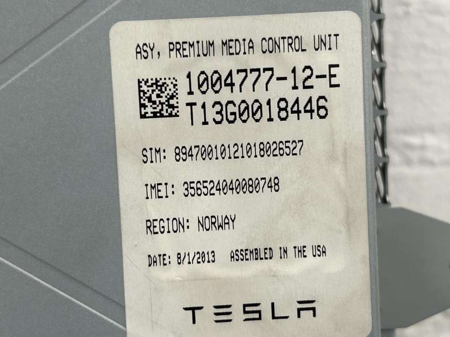 Multimedia display (MCU - Media Controller Unit) til Tesla Model S 2013-2016 (Fase 1) (1015898-00-A|1084333-00-C|1084333-00-B)