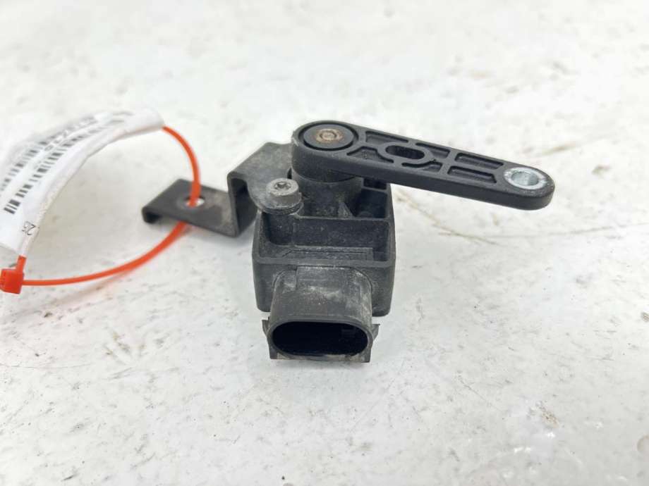 Sensor nivå, venstre bak til BMW M4 2014-2020 (F82/F83) (F82/F83) (37 14 6 870 000|)