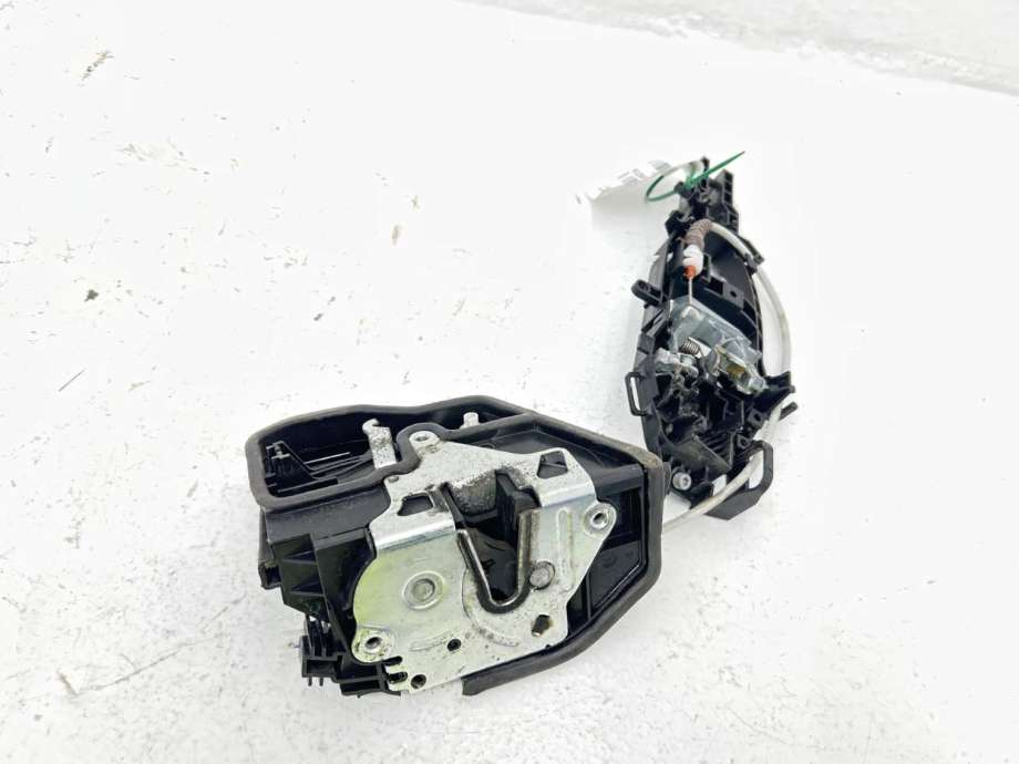 Låsekasse høyre til BMW M4 2014-2020 (F82/F83) (F82/F83) (51 21 7 229 458|)
