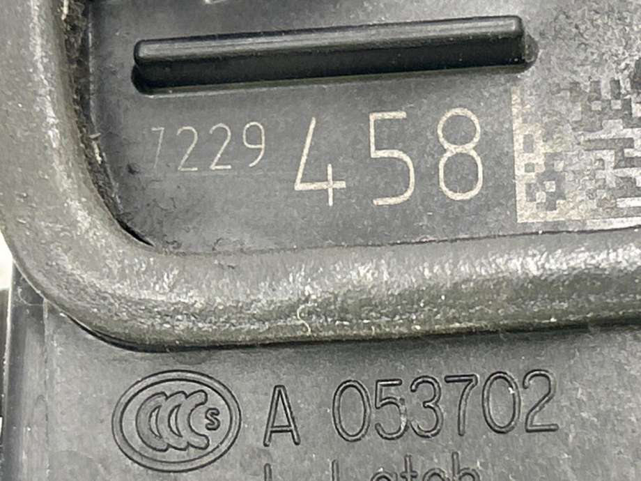 Låsekasse høyre til BMW M4 2014-2020 (F82/F83) (F82/F83) (51 21 7 229 458|)