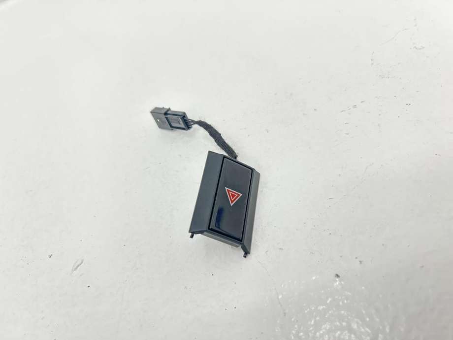Bryter nødblink til Porsche Taycan, 2019-->> (9A7 919 237 00)