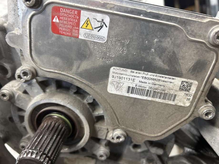 Motor elbil foran til Porsche Taycan 2019-->> (9J1 901 131 E|)
