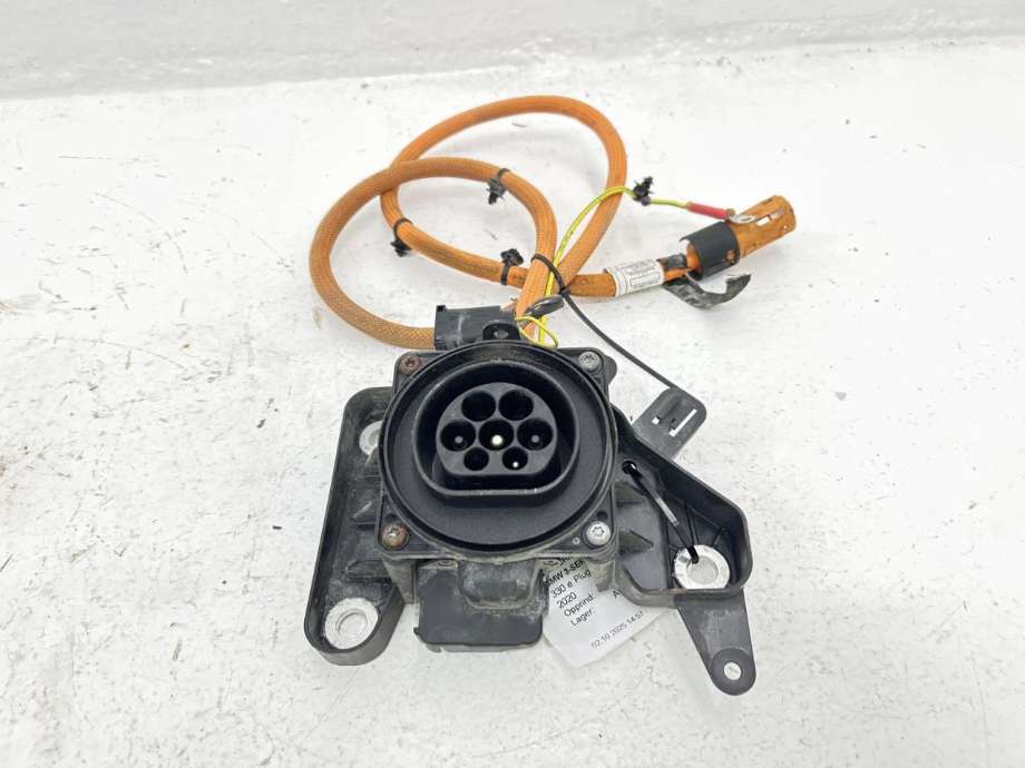 Batterilader inntak/luke til BMW 3-Serie 2018-->> (G20) (G20) (41 00 7 433 440|)
