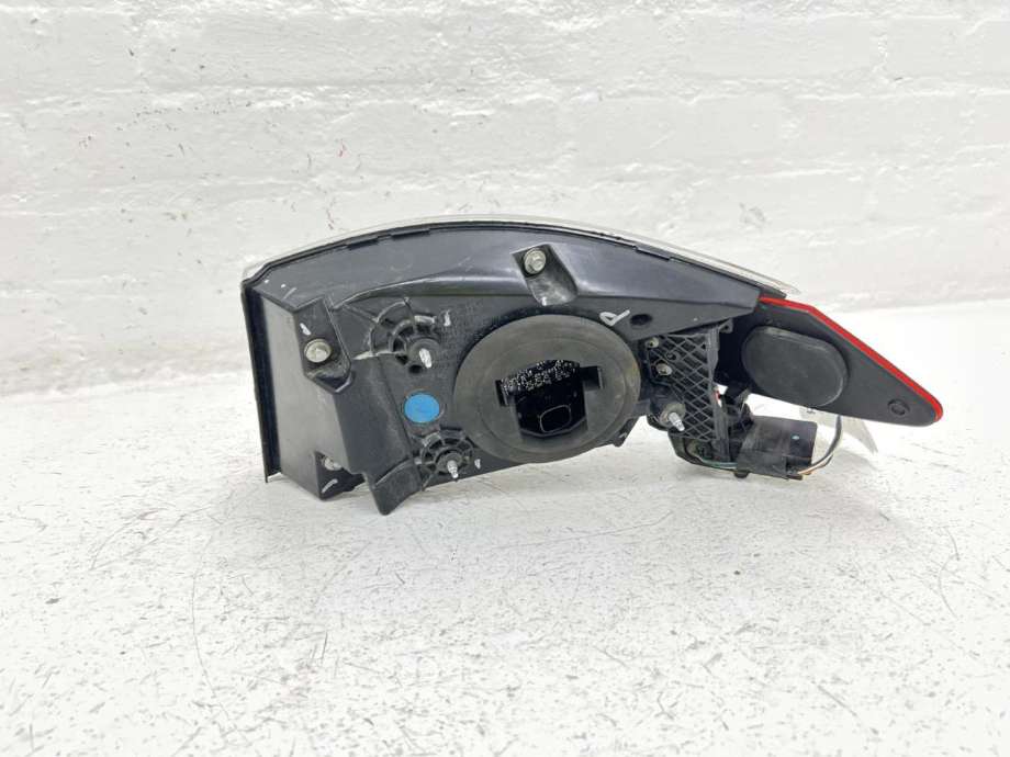 Baklykt venstre ytre til Tesla Model S 2016-2021 (Fase 2)  (6005920-00-I|)