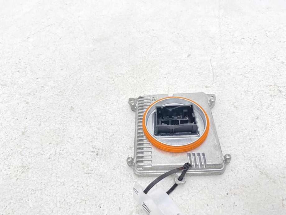 Styreenhet LED til Porsche Taycan 2019-->> (992 941 592 BA|)
