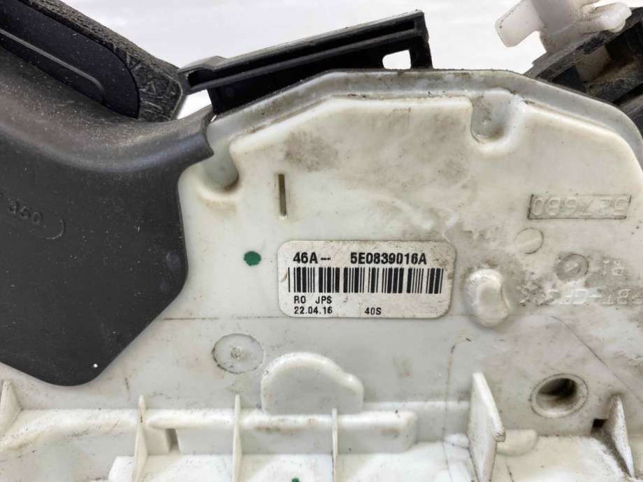 Låsekasse høyre bak til VW Passat 2015-2019 (Fase 1) (B8) (B8) (5TA 839 016 Q|)