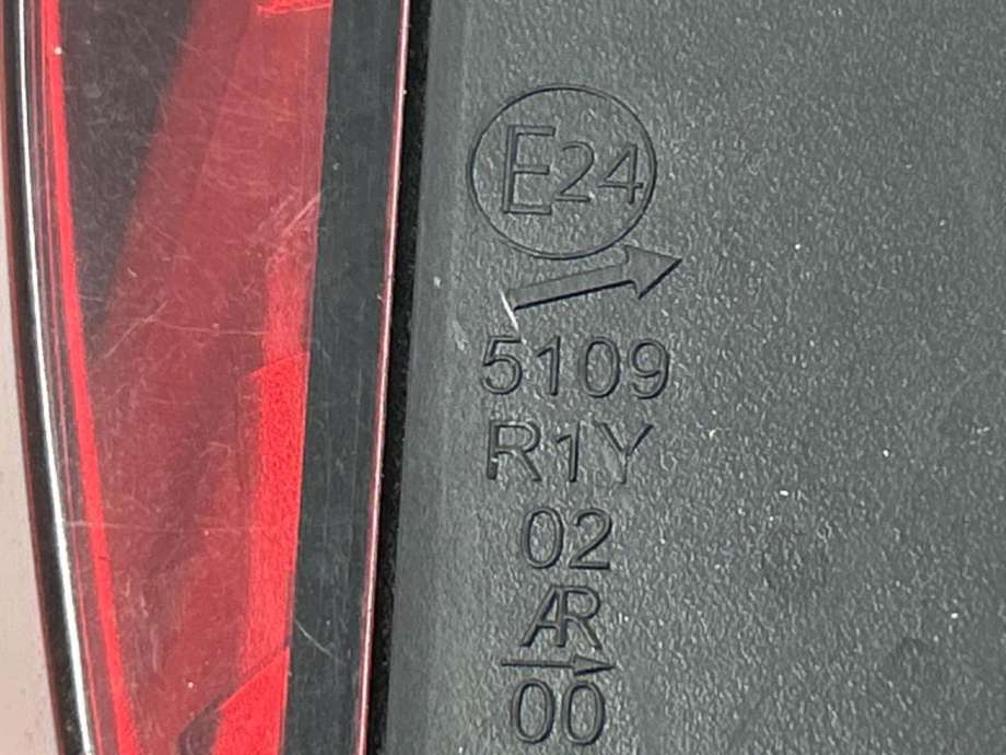 Baklykt høyre indre til Opel Astra K 2015-->>  (39098795|39032995|)
