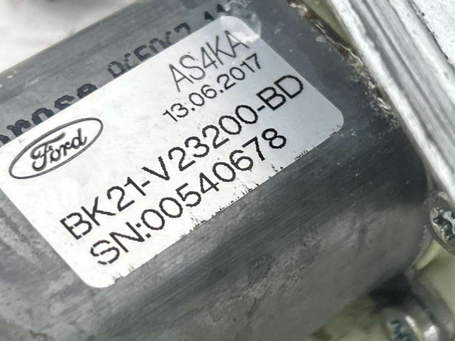 Ruteheis høyre foran til Ford Transit 2014-->>  (2473811|)