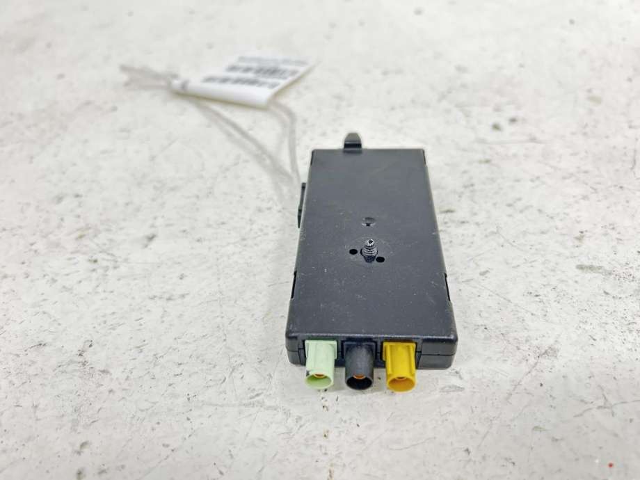 Antenne forsterker til BMW M4 2014-2020 (F82/F83) (F82/F83) (65 20 9 231 179|)