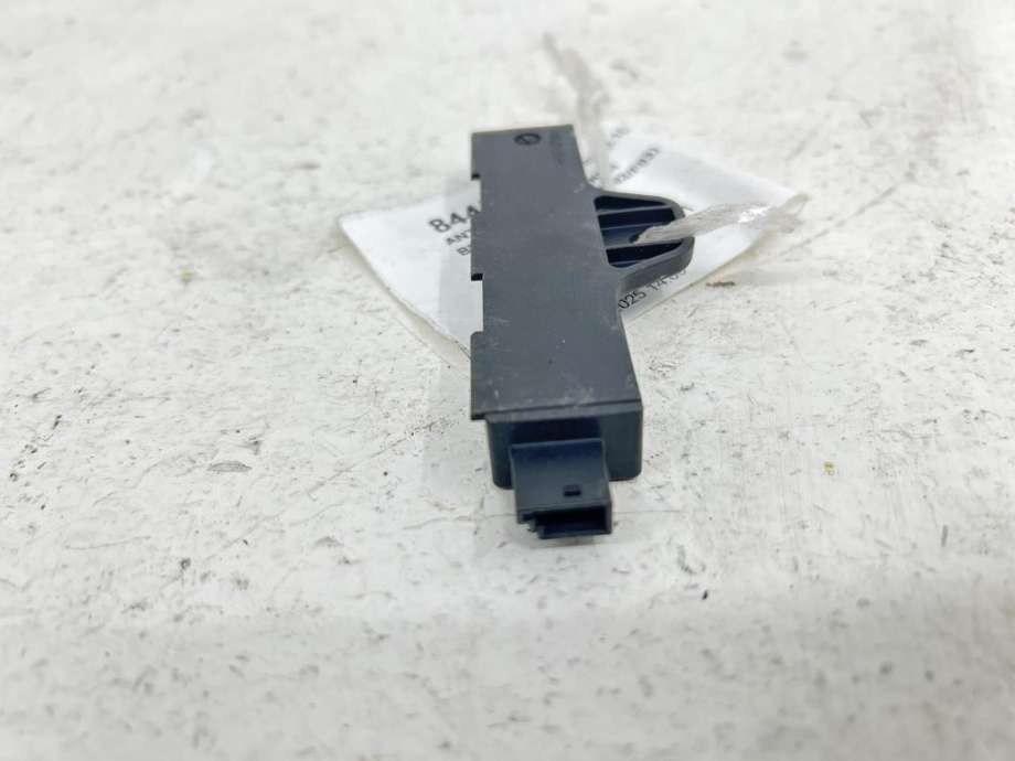 Antenne forsterker til BMW M4 2014-2020 (F82/F83) (F82/F83) (65 20 9 220 832|)